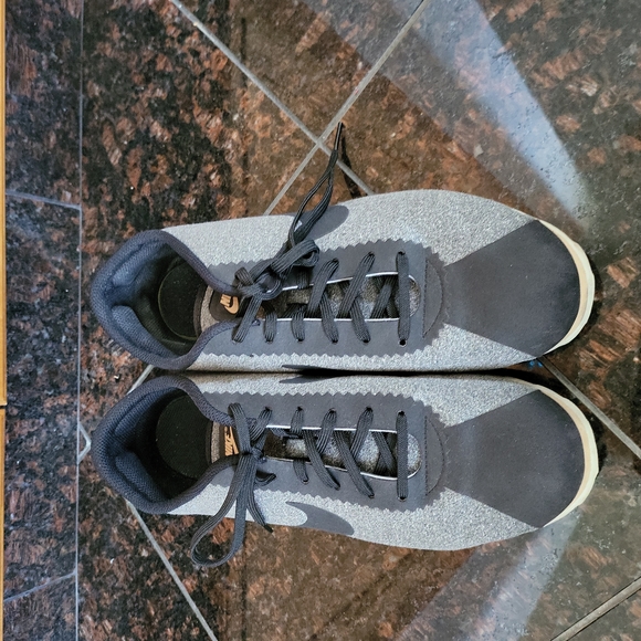 Nike Size 10 - Picture 1 of 4